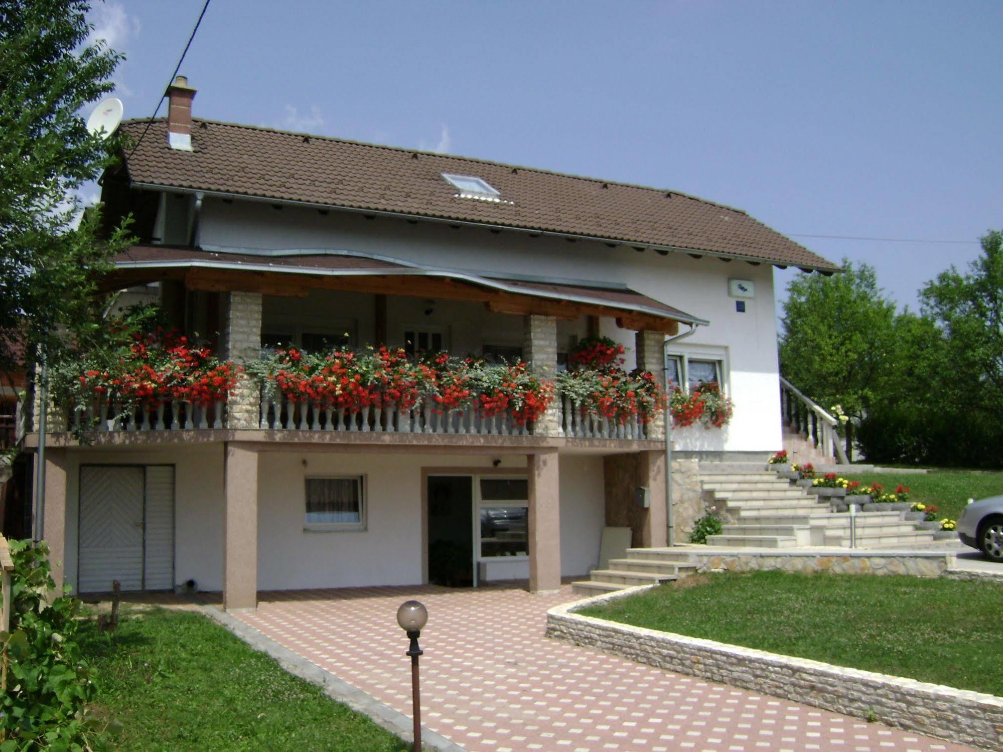 Guesthouse Sara Grabovac  Exterior foto