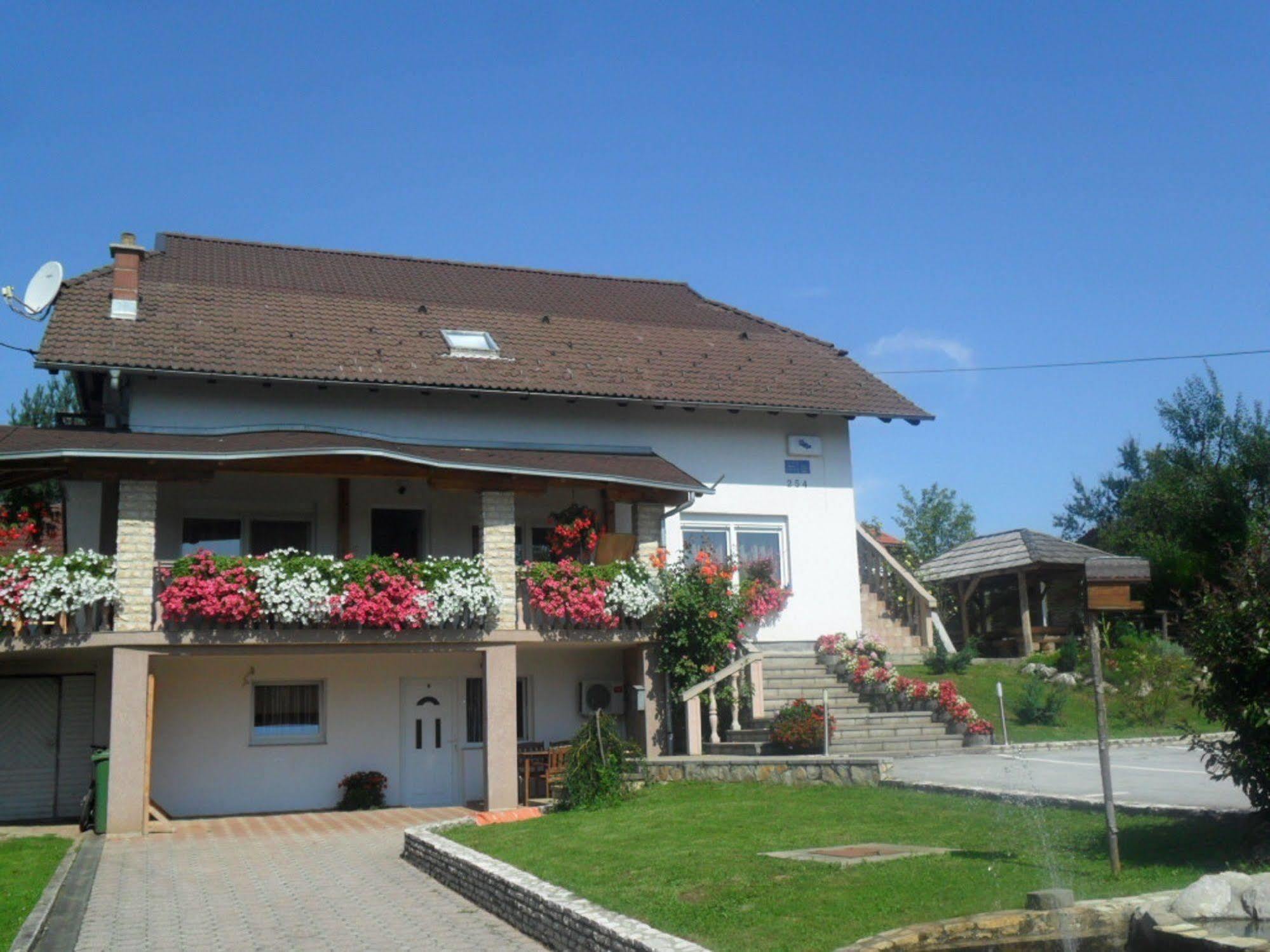 Guesthouse Sara Grabovac  Exterior foto